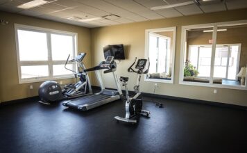 Sprzęt do ćwiczeń w domu – treningi fitness i cardio fitness, zakupy, sport