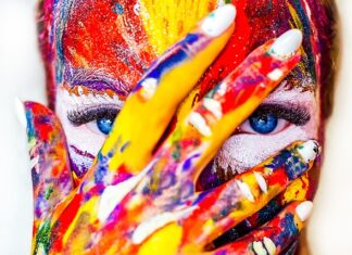Jak zrobić makijaż z brokatem? Jak zrobić makijaż z brokatem?