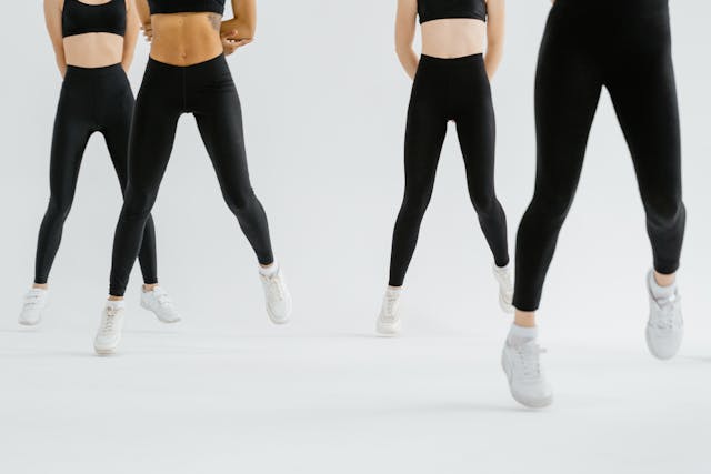 pexels-mart-production-7894389 Legginsy damskie